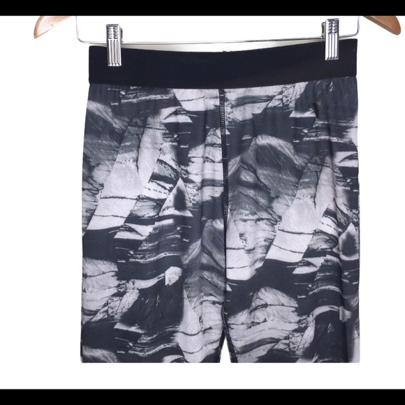 YAS SPORT Marble/Tie Dye Leggings With Elastic Waistband Black Size Small - Picture 3 of 6